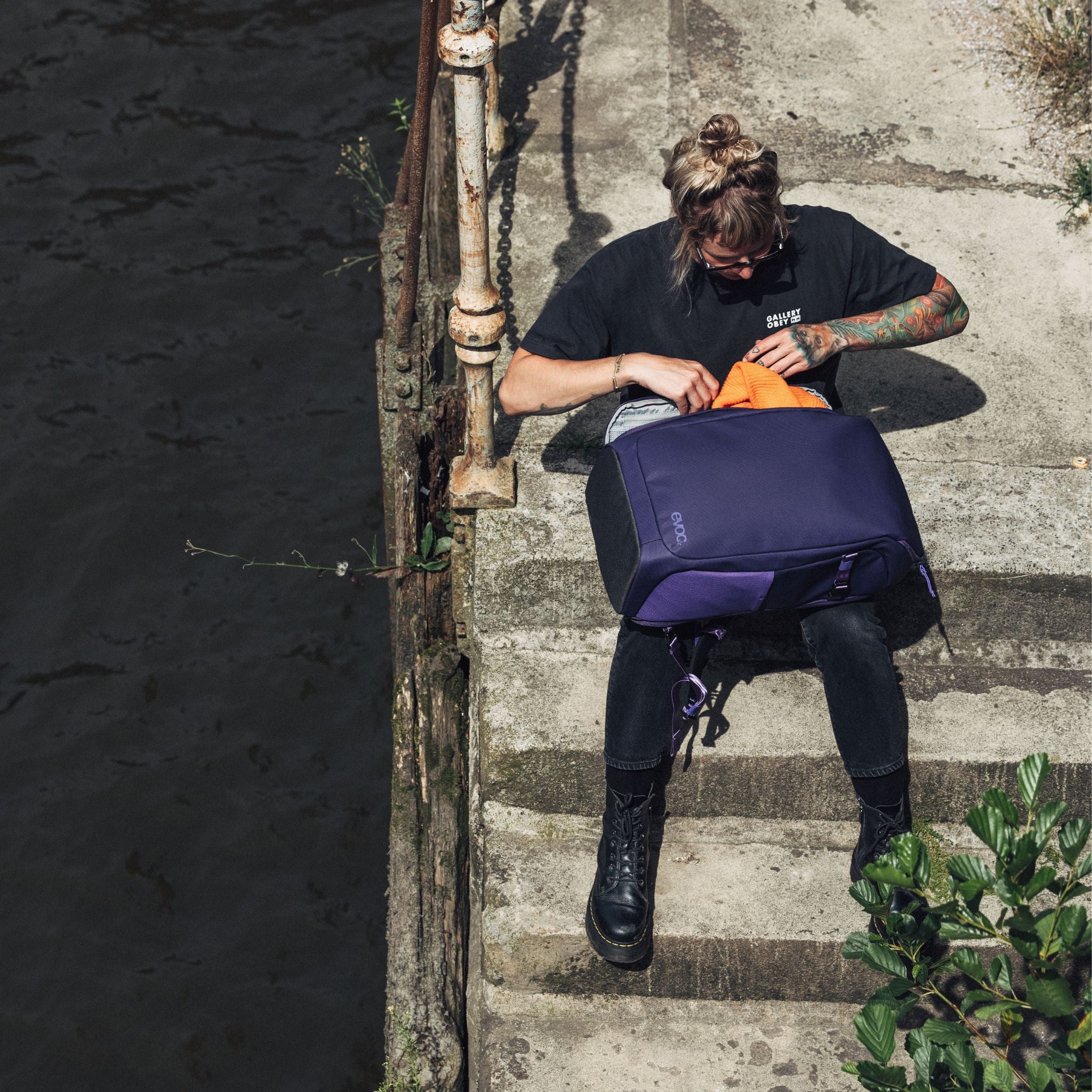 #Colour_violet - black