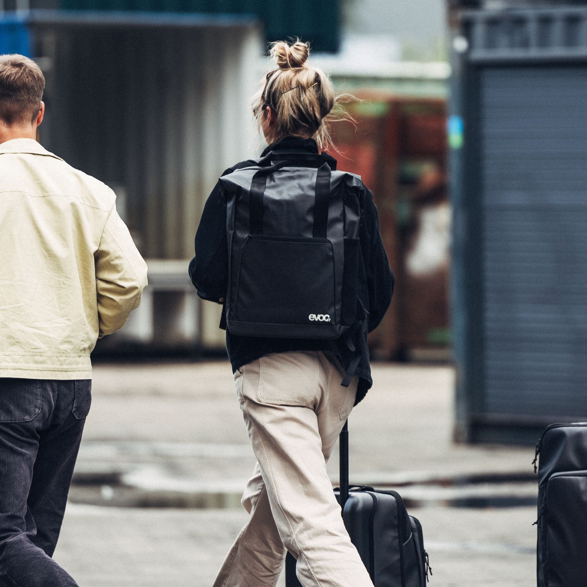 #Colour_carbon grey - black