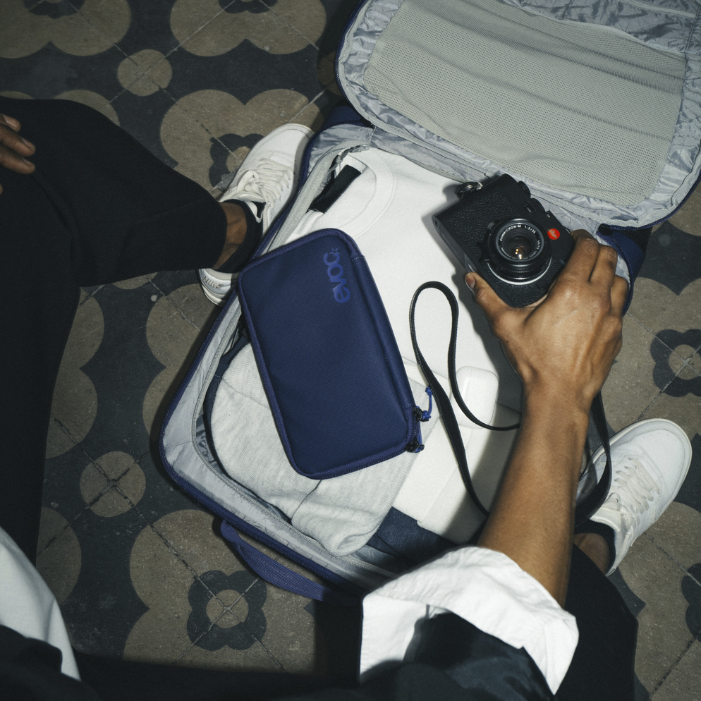 #Colour_carbon grey - black